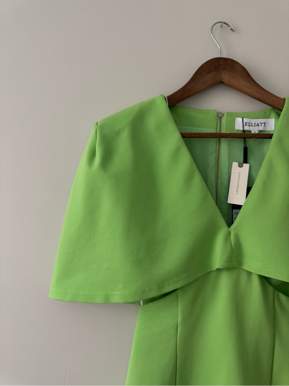 NWT ELLIATT V-Neck Cape Mini Dress M - Picture 3 of 15